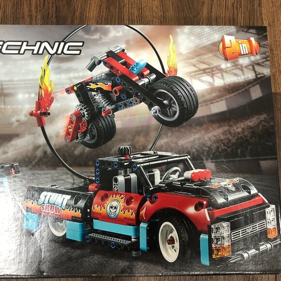 LEGO Technic 42106 - Stunt Show Truck & Bike - 610 Pcs - Sealed RETIRED - Picture 3 of 8